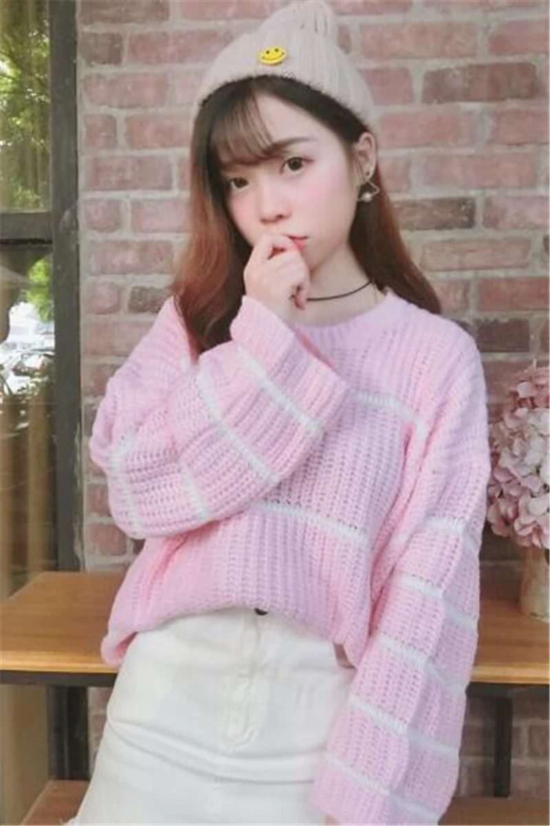 Женский ТРИКОТАЖНЫЙ УКОРОЧЕННЫЙ пуловер с длинным рукавом в полоску | Женская