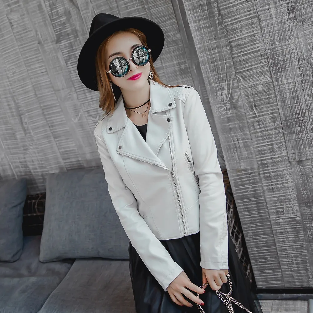 Женская кожаная куртка тонкая байкерская из мягкой кожи на молнии для