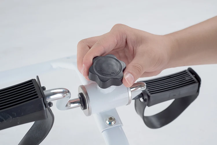 저렴한 휴대용 페달 운동기 다리 피트니스 기계 미니 자전거 스포츠 체육관 장비 접이식 실내 피트니스 러닝 머신 스테퍼 HW086