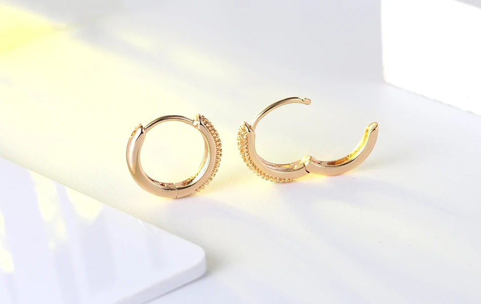ORSA JEWELS, женские серьги-кольца золотистого цвета, покрытые AAA прозрачным кубическим цирконием, роскошные женские маленькие серьги, модные женские ювелирные изделия OME44