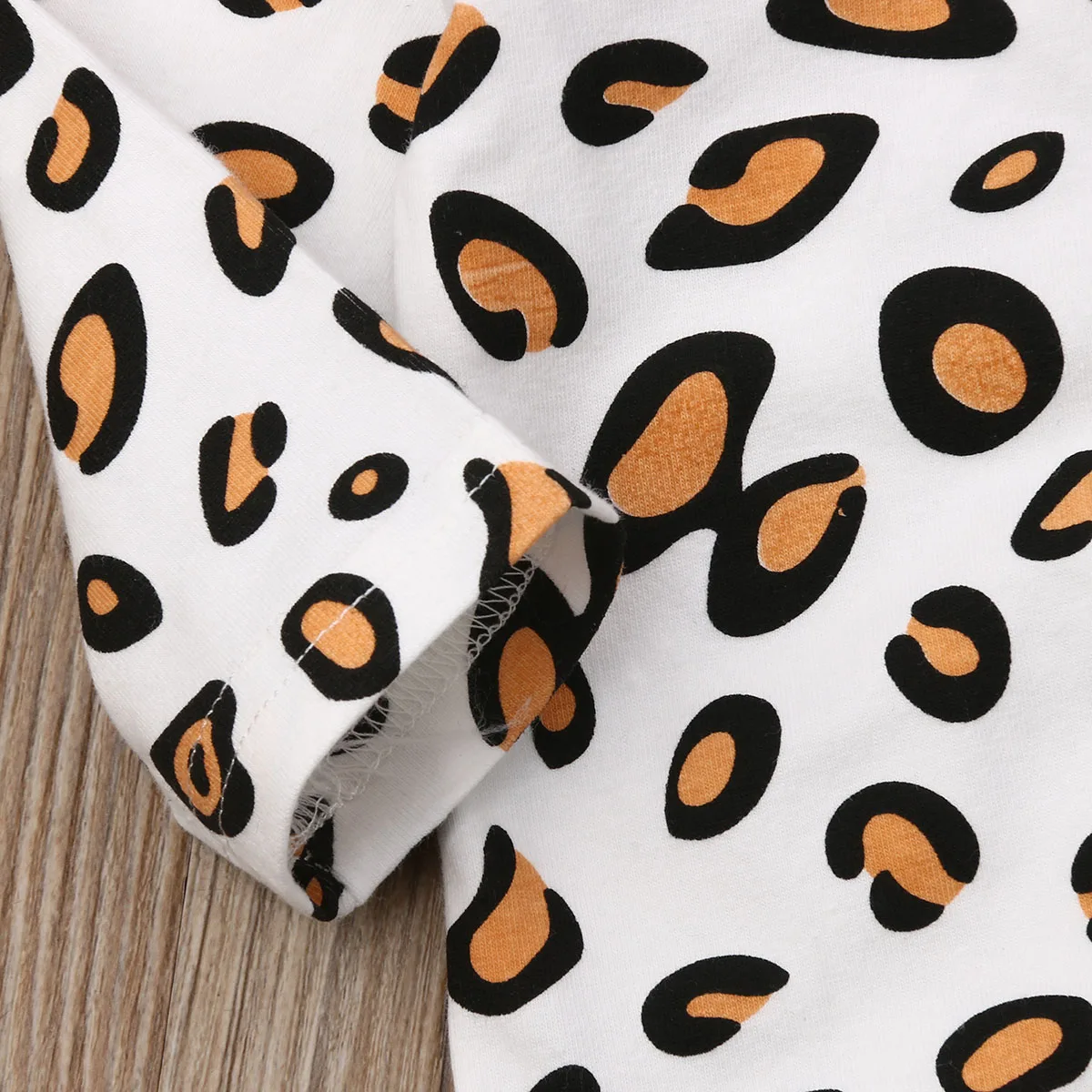 Детское одеяло с длинным рукавом и принтом |