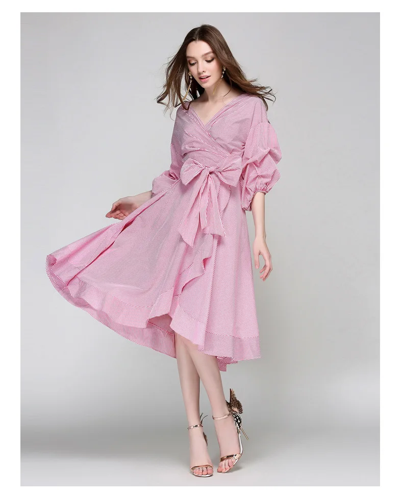 Женское вечернее платье в полоску розовое или синее свободное средней длины с