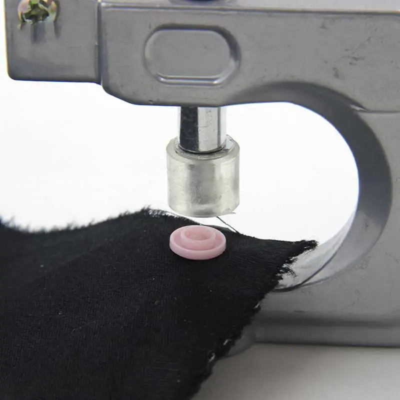 Плоскогубцы для ручного прессования + 150 шт. пластиковых защелкивающихся кнопок 1