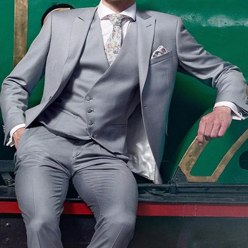 

HIgh Quality Can Be Custom Made!!! Gentle-Mens Slim Fit Suit,Terno Masculino Gray Wedding Groom Casual Cream Tuxedos