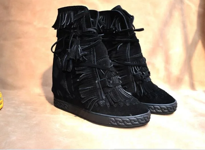 Женские замшевые кроссовки визуально увеличивающие рост на шнурках с