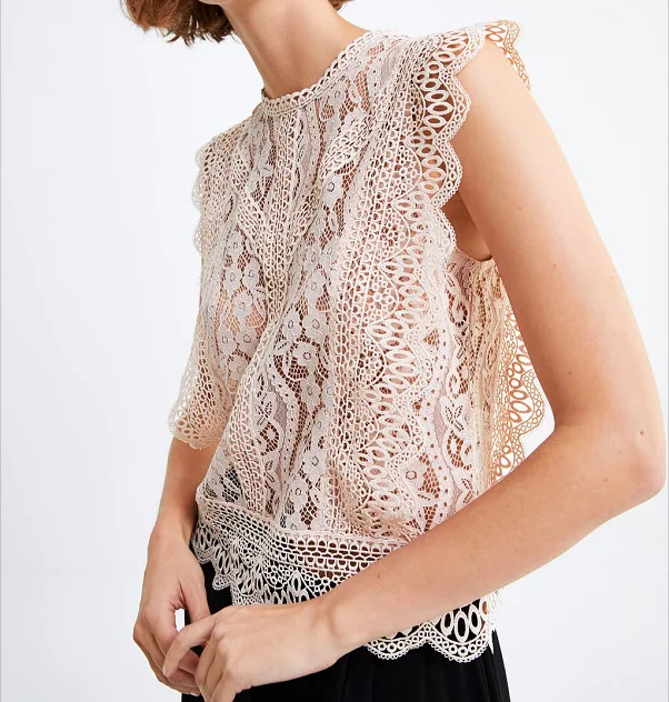 Женский кружевной топ без рукавов белый или черный облегающий ажурный с вышивкой