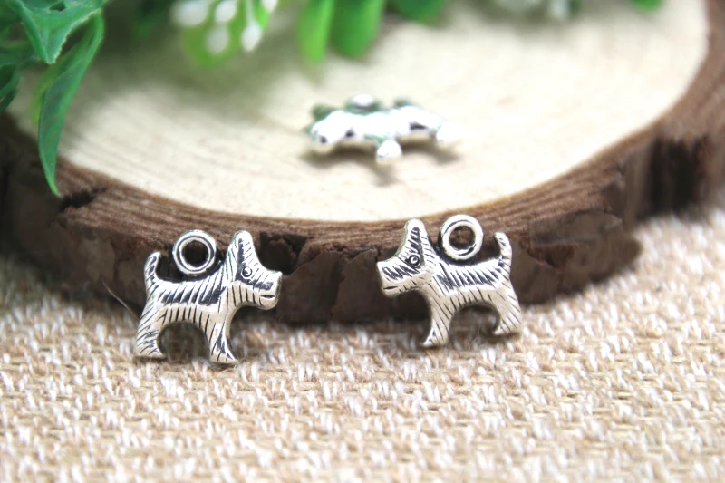 20 шт.-подвески в виде маленькой собаки под старину тибетское серебро разрез