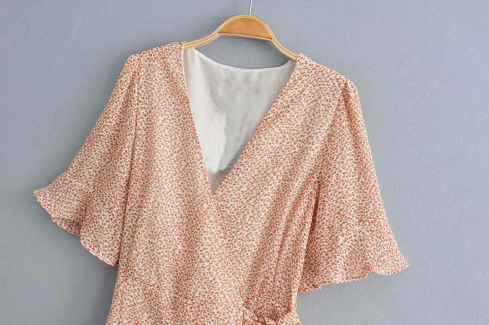 Сексуальное платье с коротким рукавом и цветочным принтом v образным вырезом