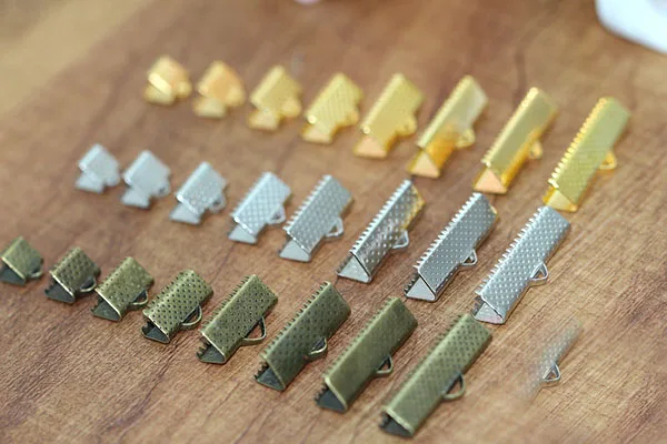 Женские кожаные шнуры 30 мм с родиевым покрытием текстурированными наконечниками