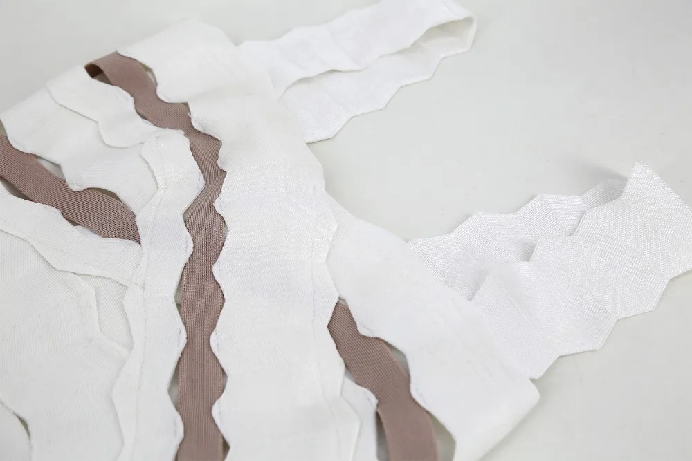 Женское Бандажное платье цвета хаки белого черного облегающее на бретелях