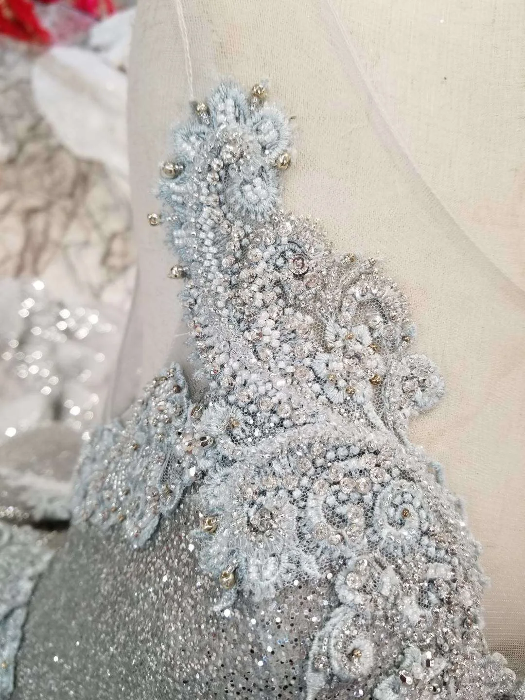 Saudi Arabic Gray Lace Puffy Prom Gowns 2019 Abendkleider Appliques  Backless Long Prom Gowns rufuless  Vintage Ball Gowns