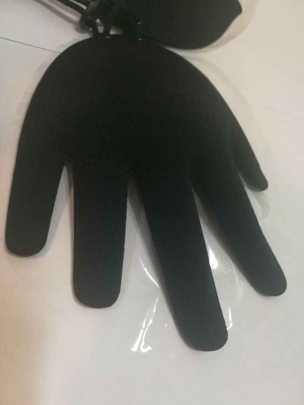 2018 new Women Self Adhesive Strapless hand shape Blackless Solid Bra Stick Gel Silicone Push Up women's underwear Invisible Bra