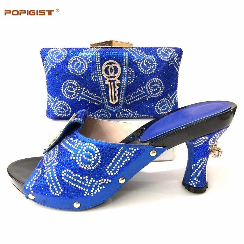 Новый итальянский комплект из туфель и сумочки искусственной кожи синего цвета