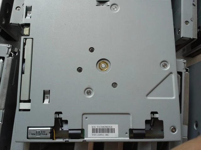 Бесплатная доставка совершенно новый Φ RAE3142 RAE2501 RAE3370 автомобильный DVD плеер с