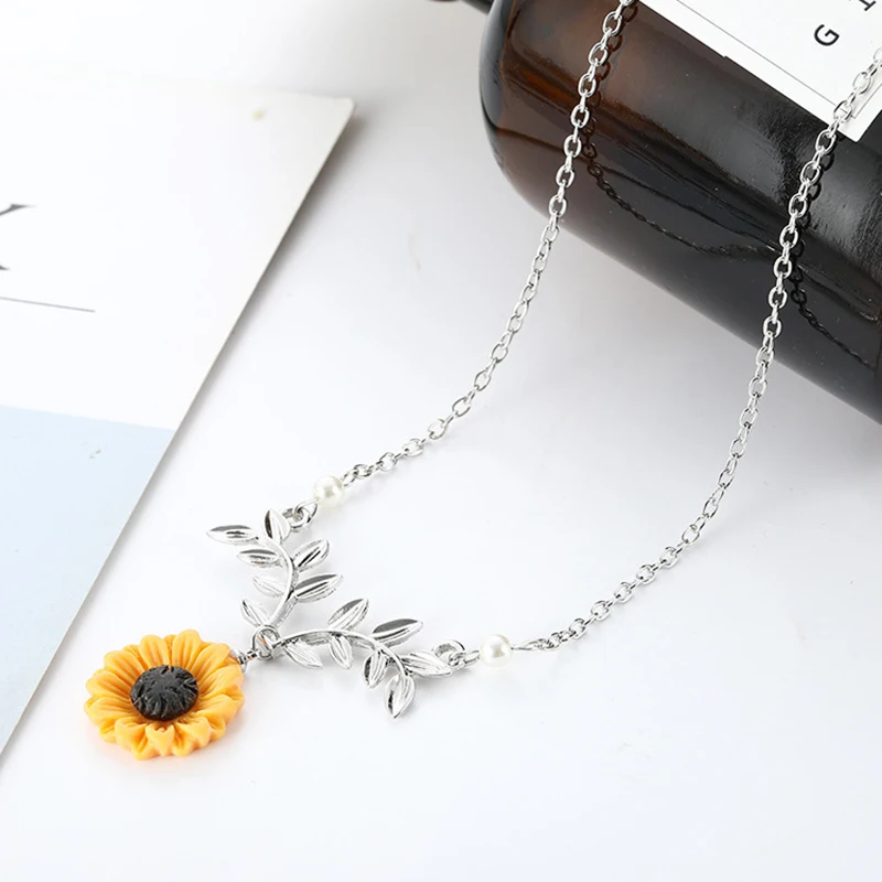 Fashion Sunflower Pendant Alloy Necklace For Women Imitation Pearl Jewelry Necklace Female Clothes Accessories FSPXL288