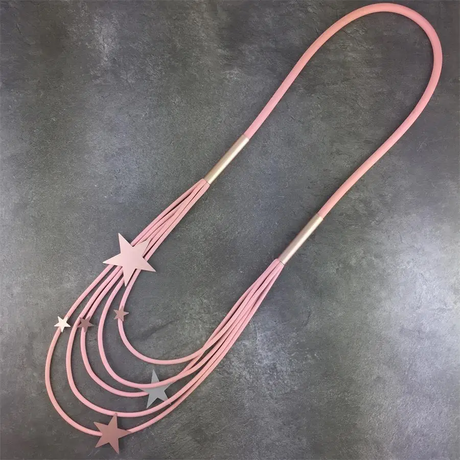 pink Высококачественные Женские аксессуары, модные Многослойные подвески из серой резиновой веревки, повседневные длинные ожерелья с металлической звездой, массивные ювелирные изделия - Окраска металла: pink