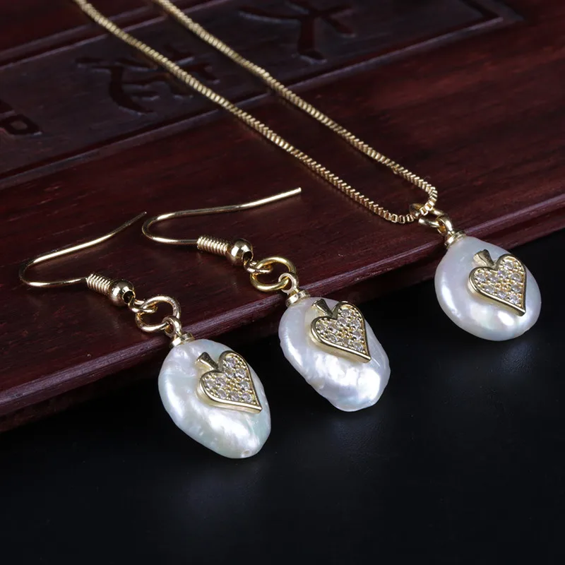 Крошечные золотые бусины с белым прозрачным кубическим цирконием