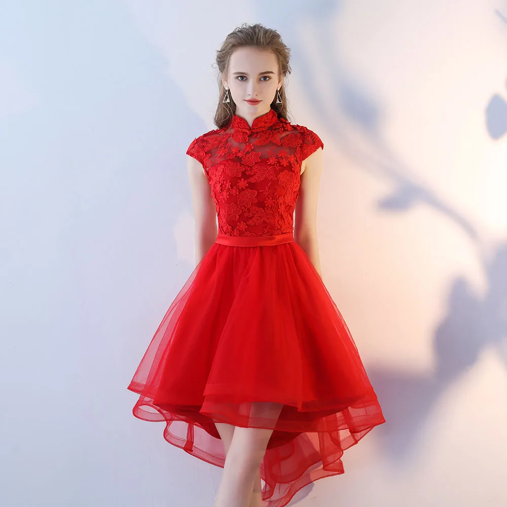 Женское вечернее платье красное кружевное с высоким воротом коротким спереди