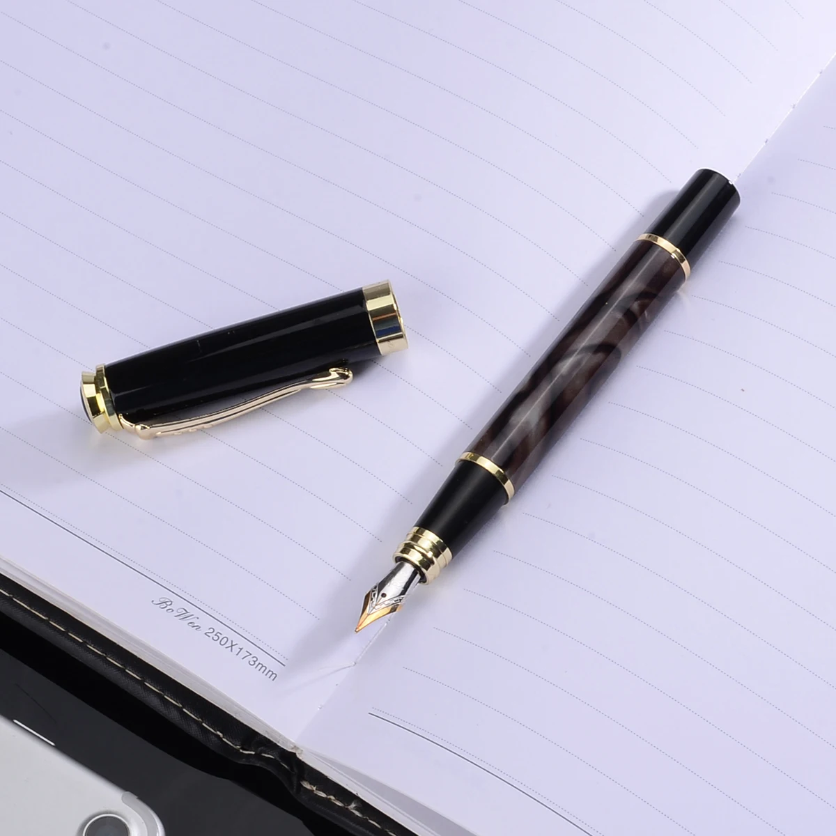 Чернильная авторучка с чернильным и золотым наконечником среднего размера 1 шт.