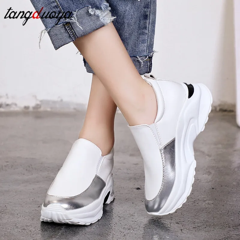 Женская обувь на танкетке увеличивающая рост Обувь не сужающемся книзу