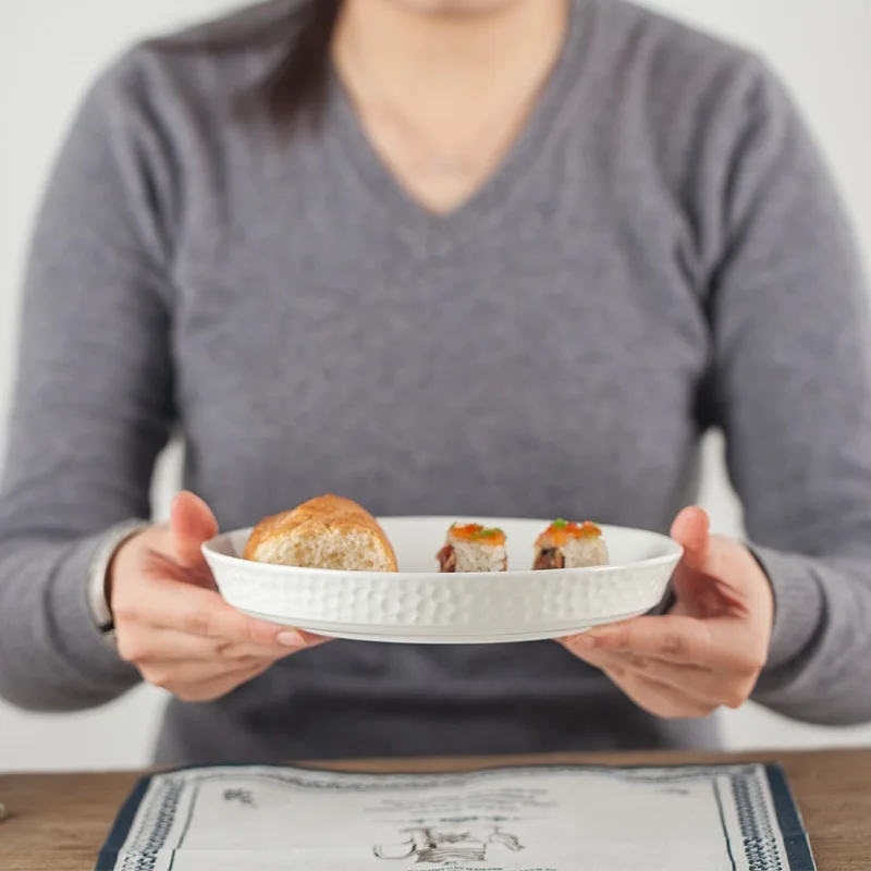 

guci eramic gravy boat gravy Jingdezhen ceramic white embossed creative 8-inch deep dish soup plate fruit plate home plate