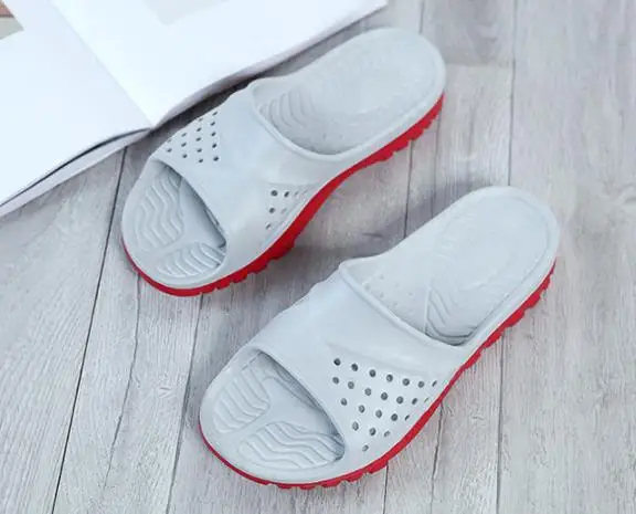 Gray red Большие размеры 48, 49, шлепанцы для ванной нескользящие мужские сандалии и шлепанцы летние пляжные шлепанцы обувь с отверстиями - Цвет: Gray red