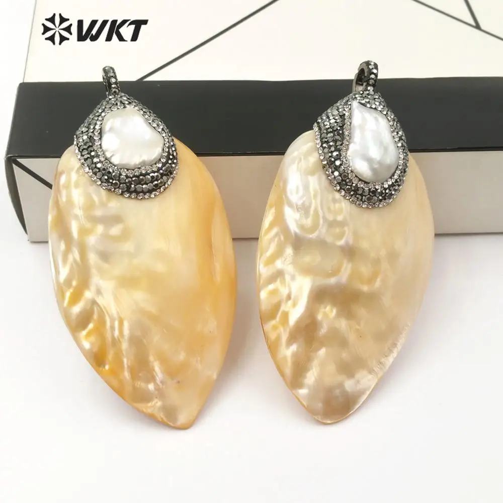 

WT-NP376 WKT Natural Pearl Shell Pendant Big Leaf Shape Shell Pendant With Rhinestone Pave Irregular Shape Pearl Shell Jewelry