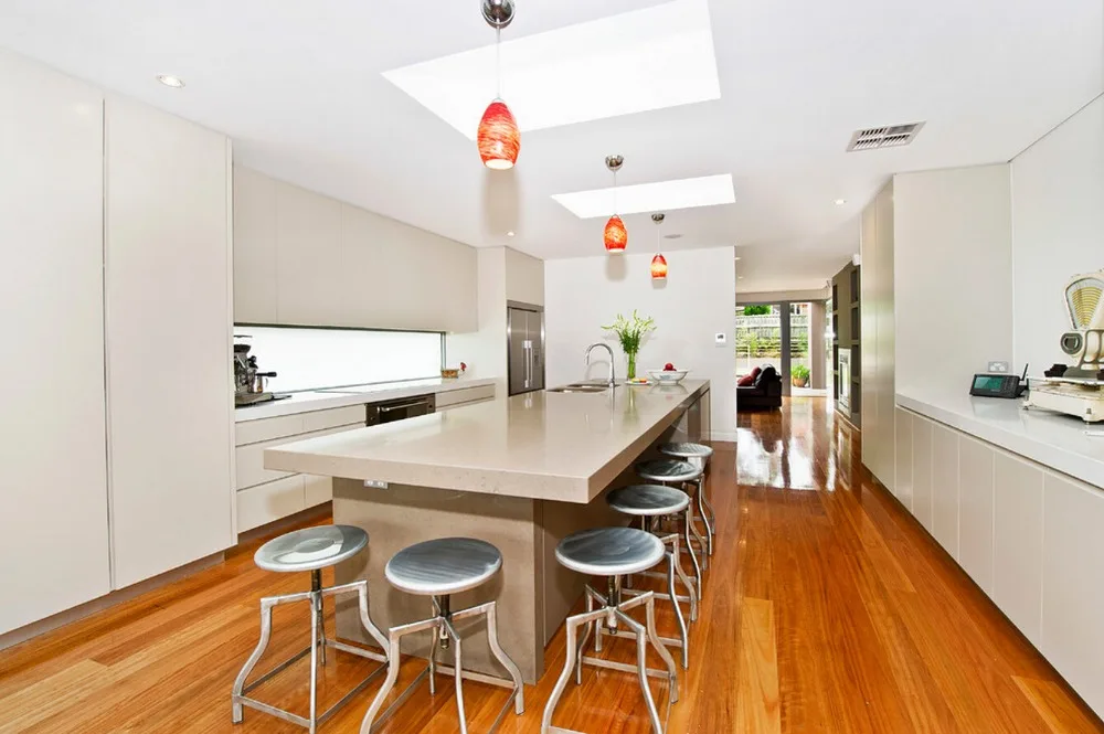 2019 традиционная кухонная мебель новый дизайн глянцевые белые лаковые двери