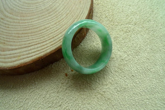 Натуральное кольцо cuiyu в бутике нефритовое с сертификатом | Украшения и