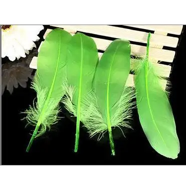 fruit green 50pcs Натуральные лебединые перья 14-20 см, многоцветные гусиные перья, шлейф для рукоделия, свадебных украшений, рукоделия, украшения для дома, 50 шт - Цвет: fruit green 50pcs