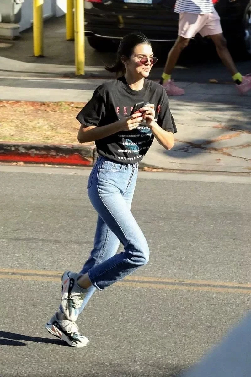 Увядшие женские джинсы Kendall Jenner того же дизайна потертые винтажные джинсы с высокой талией рваные джинсы для женщин в стиле бойфренд