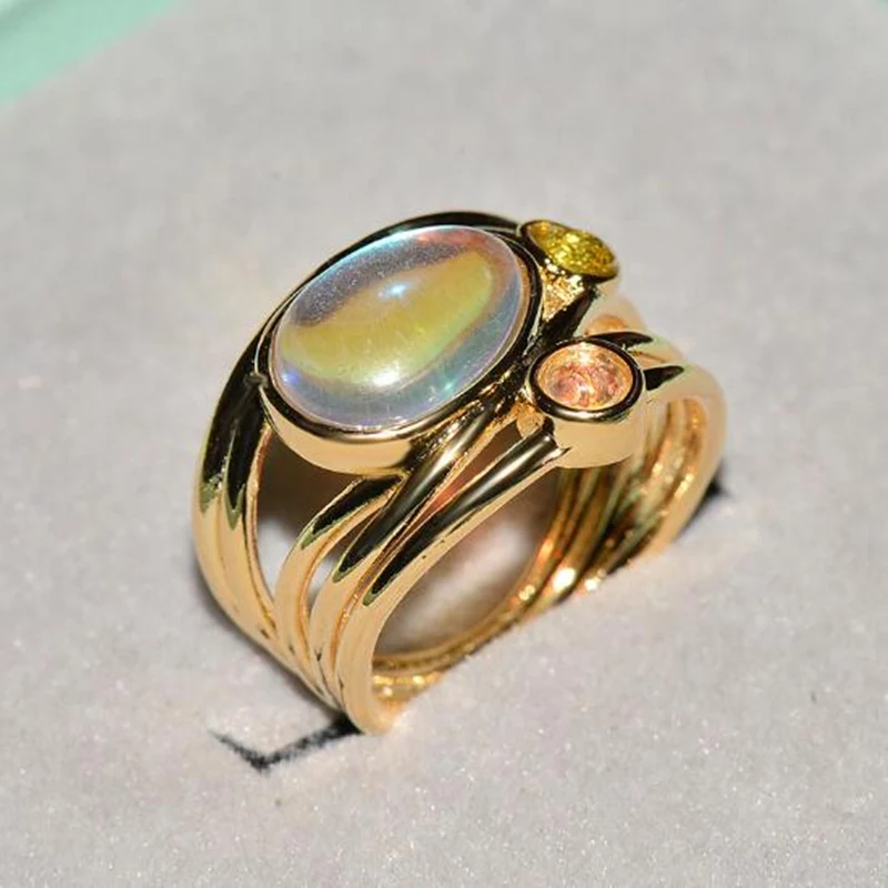 Милое кольцо с овальным лунным камнем желтое золото обручальное винтажные