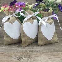 2021 hot 50pcs vintage natural burlap hessia gift candy bags wedding party favor gift pouch jute love heart gift bags 9x14cm