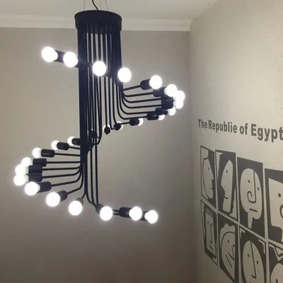 値段 北欧レトロ鍛造鉄工業シャンデリア近代美術館階段スパイラル形状のためのカフェバーレストランのリビングルーム