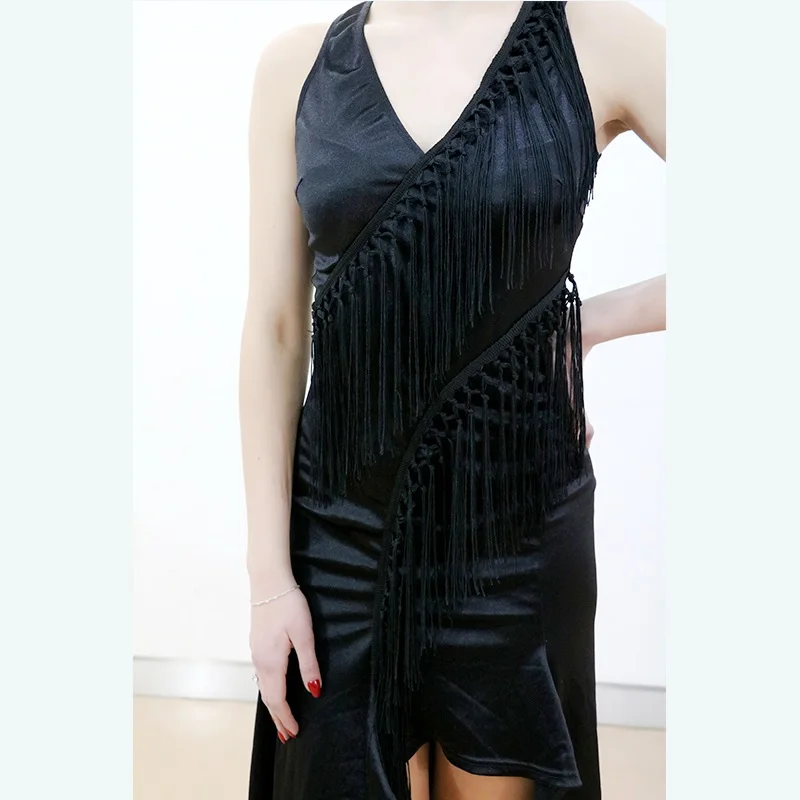 Платье для латинских танцев с большим v-образным вырезом и кисточками платье