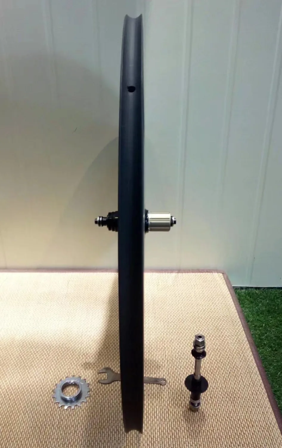 Дорожка для дисковых покрышек из углеродного волокна 700С