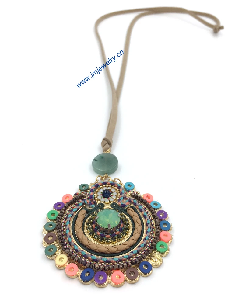 ?? 新しい到着したヴィンテージ手作り偽襟レトロゴシックステートメントネックレスドリームキャッチャーフェザータッセルパーティーネックレス用女性