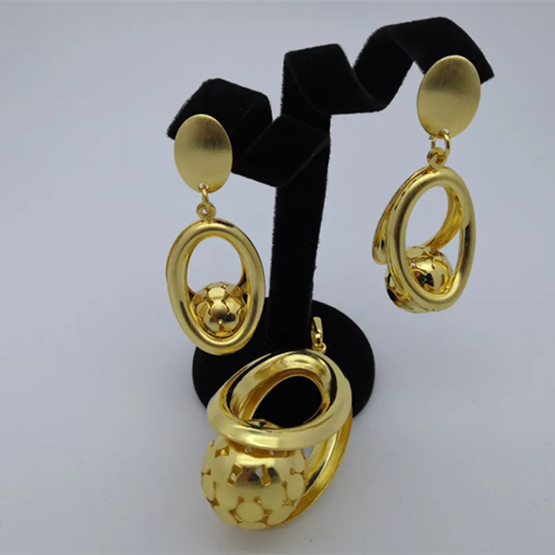 Эффектное ожерелье и серьги набор сережек футбольные сережки классические