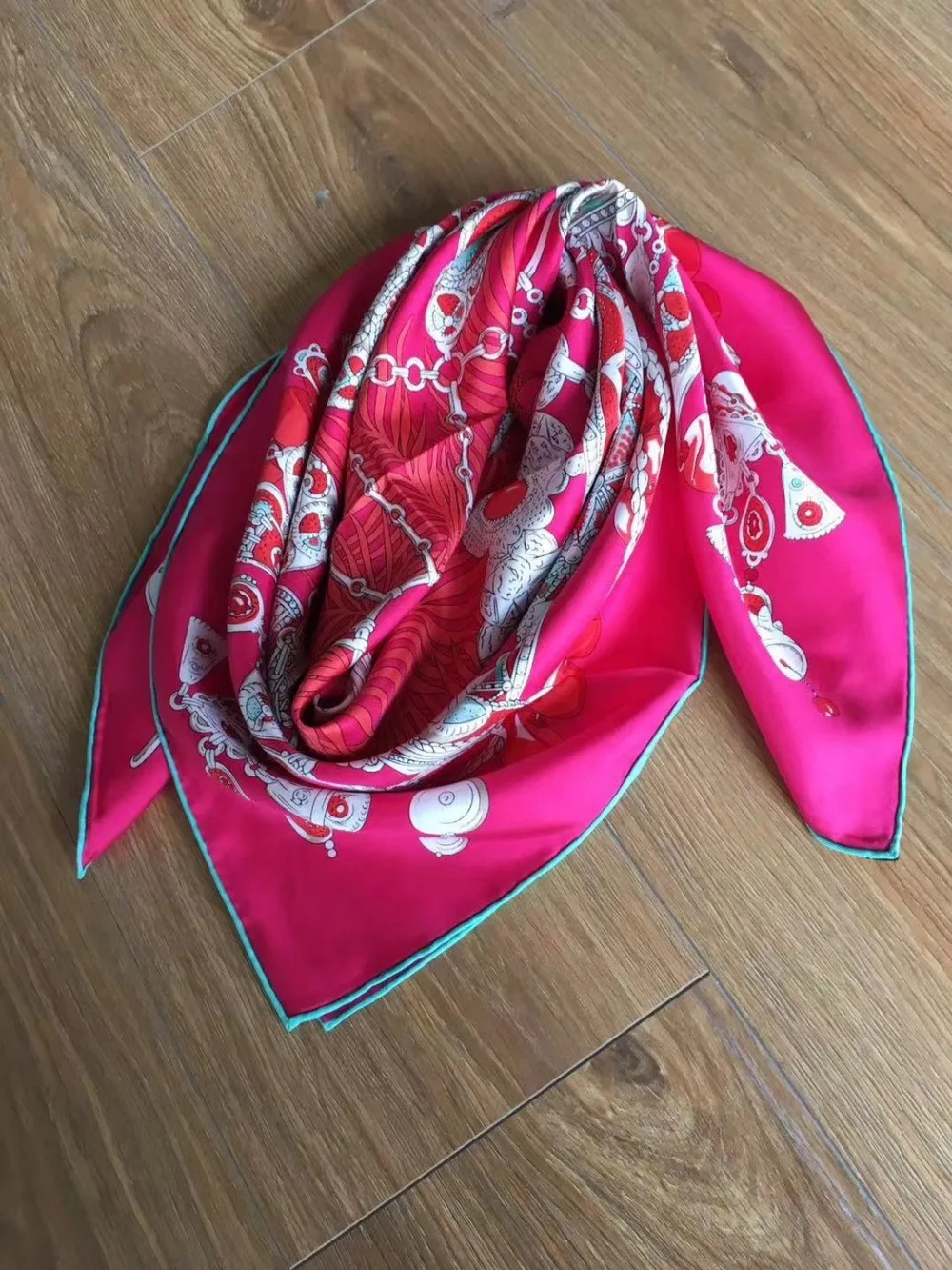 Женский шарф из 100% натурального шелка классический ручной работы с принтом 90*90 см