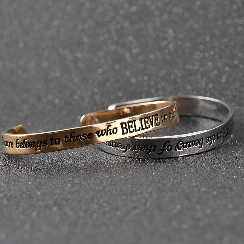 Inspire Bangle The Future принадлежит тем браслетам со стразами открывающимся регулируемым