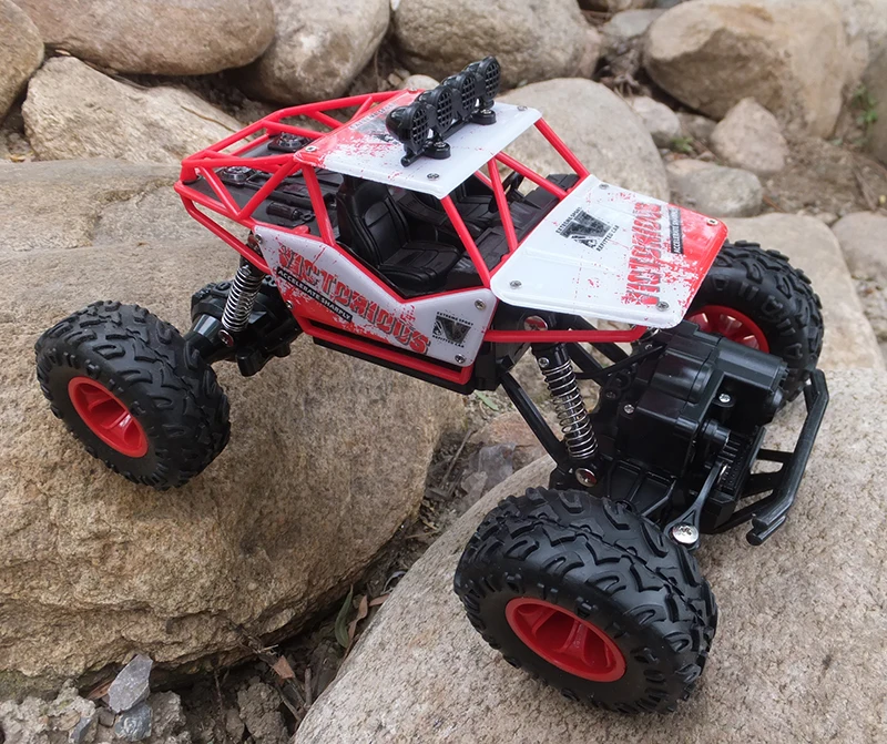 1:18 машинка на радиоуправлении 4WD 2,4 Ghz Рок Гусеничный пульт дистанционного управления игрушки машины на радиоуправлении игрушки для детей 8888