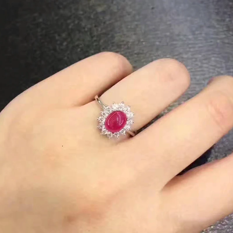 Классическое женское кольцо с натуральным рубином и подогревом размером 5 мм * 7