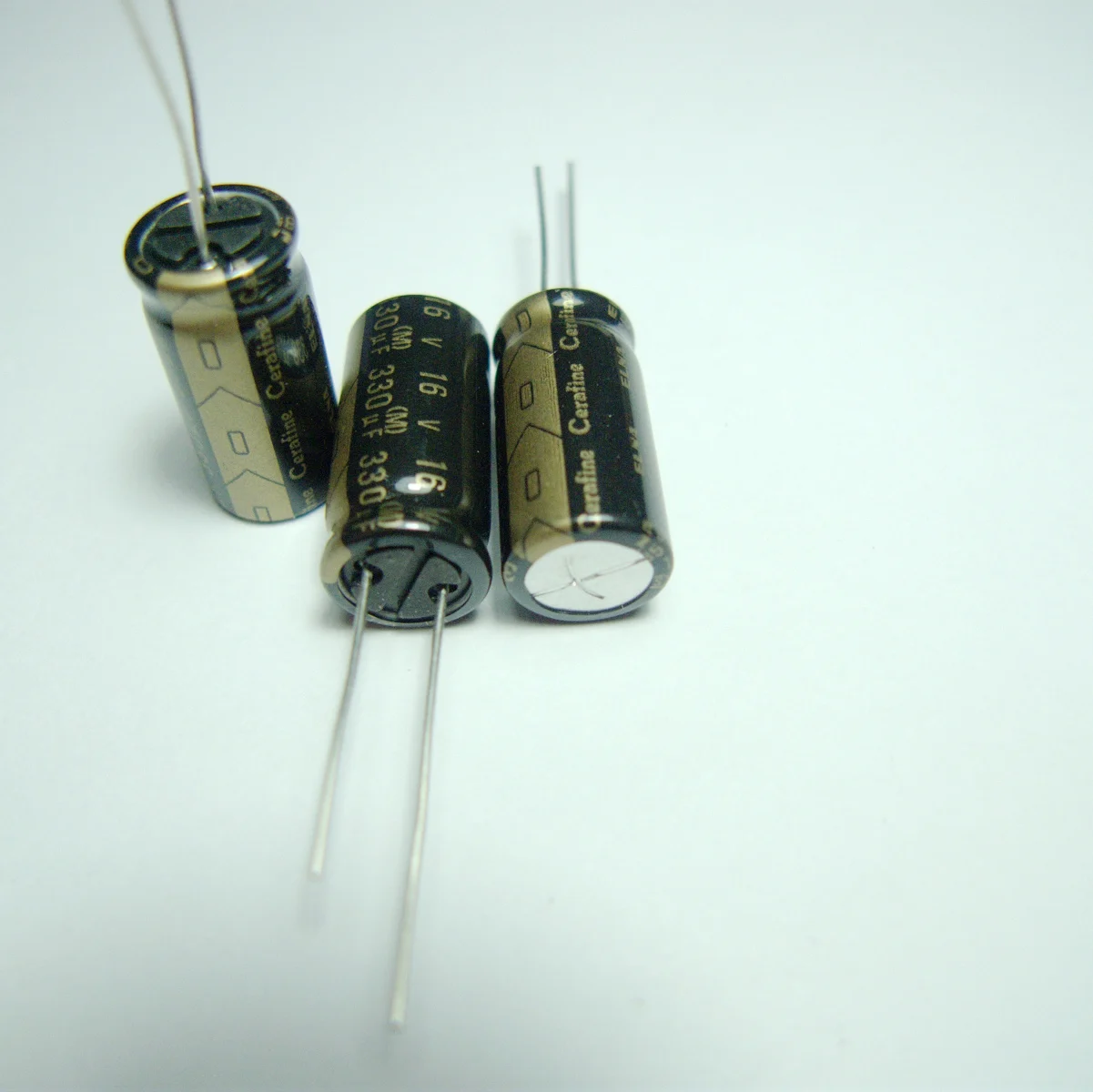 

Конденсатор электролитический ELNA cerafine 16v330uf, 10 шт./20 шт.