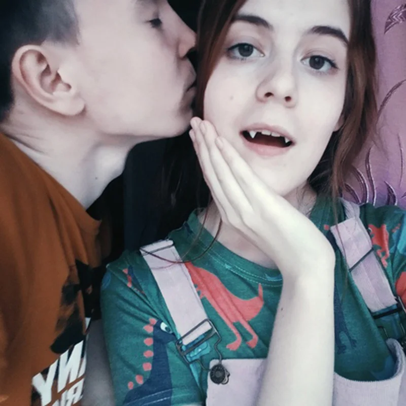 4 шт. Декорация на Хэллоуин Вампирские Зубы Фанги Протезы Костюмные Принадлежности Для Вечеринки Маска Праздничные Самостоятельные украшения Ужасной Цены.