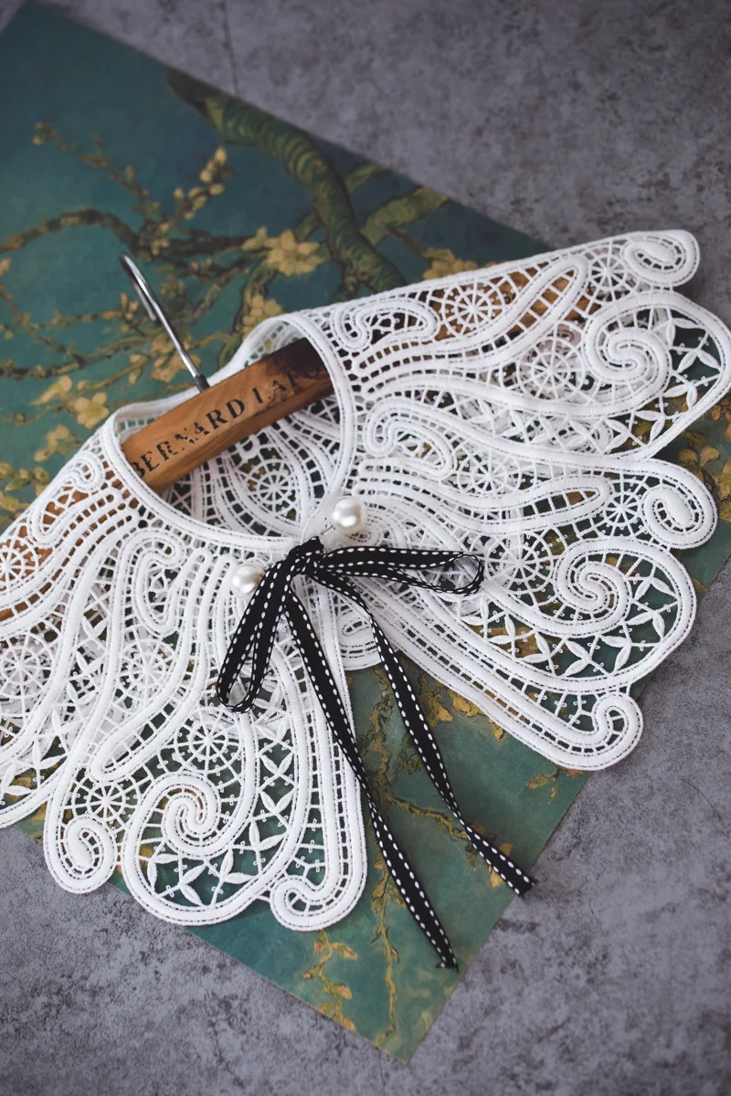 Hollow hook flower lace embroidered pearl necklace blouse Cotton vertical strips folding collar Detachable false fake Heavy |