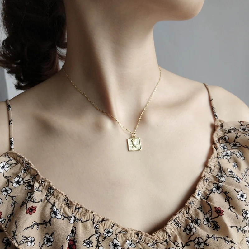 

Leven Fancy 925 Sterling Silver Geometric Square Rose Necklace Girl Personality Valentine's Day Gift 18K Gold Pendant Necklaces