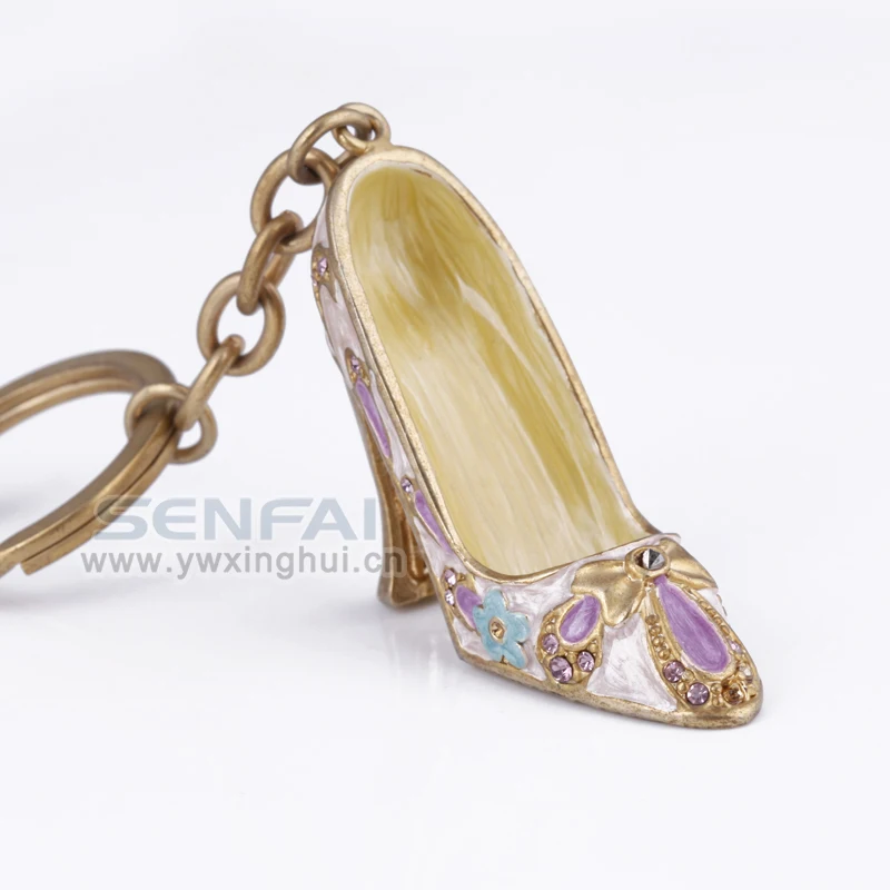 Новое поступление 2017 года женские модные туфли с эмалью для ключей на высоком