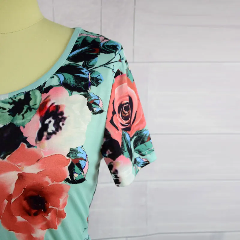MVUPP платья для мамы и дочки Модная одежда с цветочным принтом и короткими рукавами для мамы и дочки одинаковые комплекты для семьи платье до щиколотки