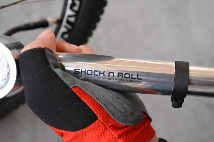 Topeak Shock N ролл двойная функция насоса заполняет все вилки пневматической подвески, блок воздушного удара и шины. Двухступенчатое Высокое/низкое давление