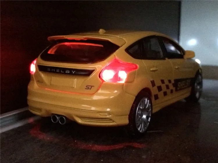 Масштаб 1:32 литая металлическая модель автомобиля для коллекции Ford Focus ST модели